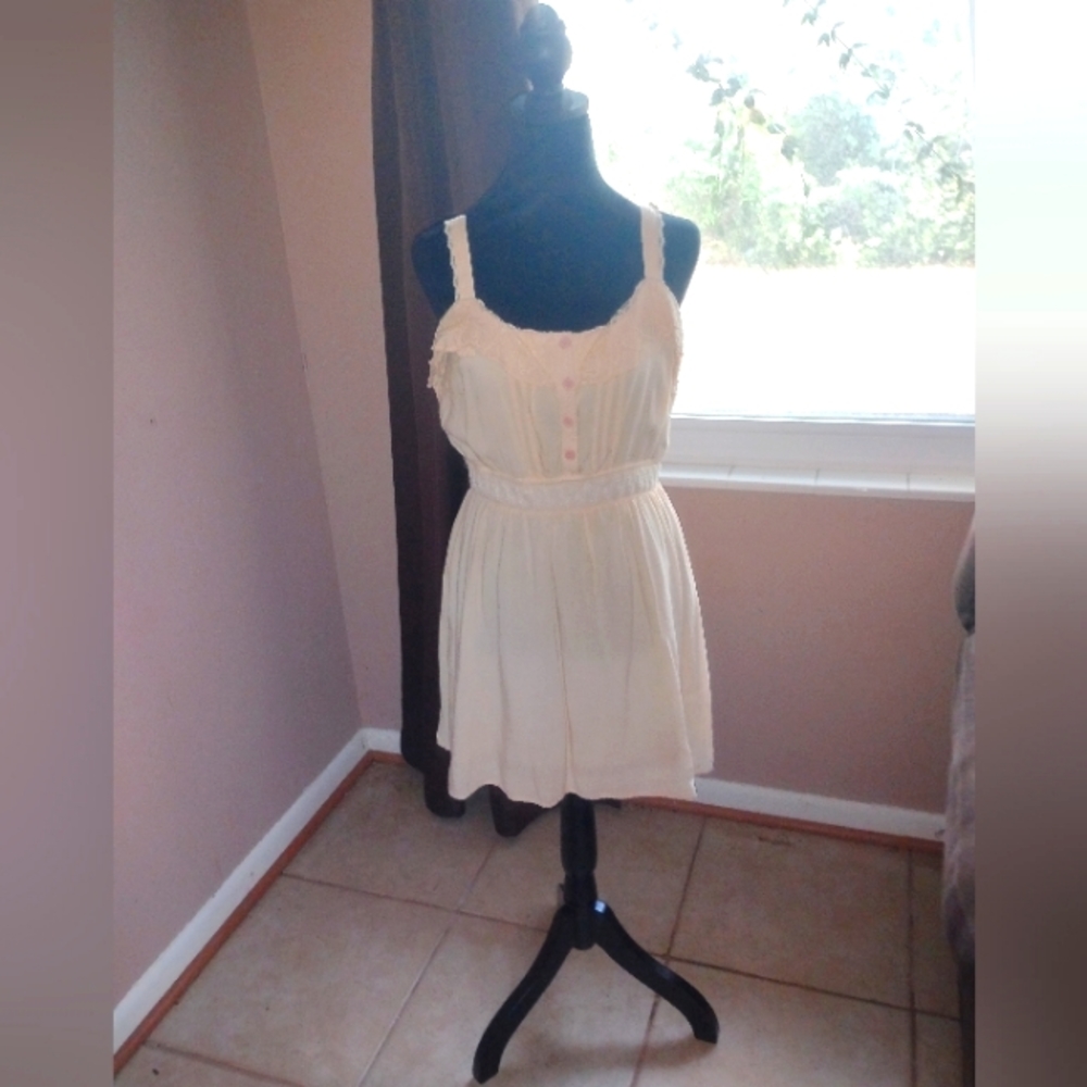 NWOT Juniors Girls Cream Lace Mesh Detail Dress Size Small Party Size XS Date